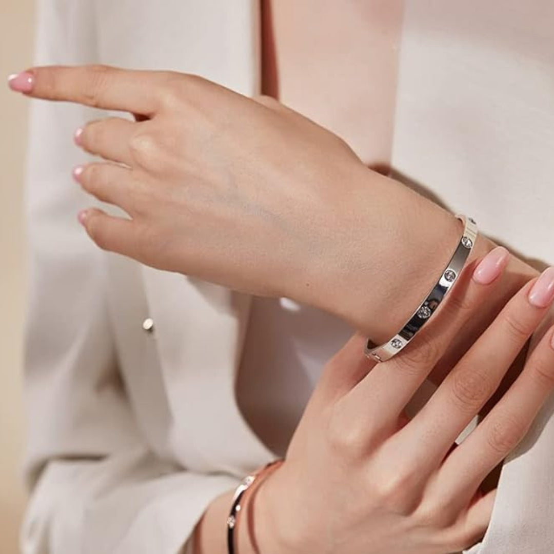 Zirconia-Embellished Endless Loop Bracelet