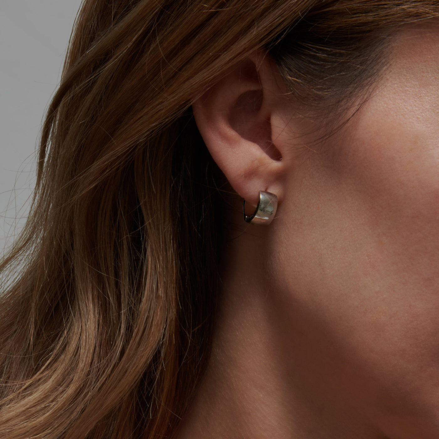 LIVIA Mini Gold Hoop Earrings